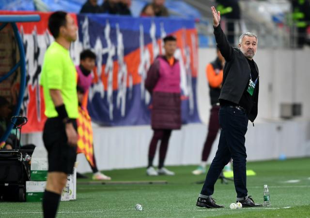 v体育-不容易！5轮不胜海牛仍力挺亚森 赛季首胜虽迟但到