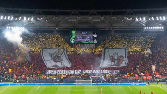 1651793983251036598.jpeg v体育app-球迷球员营造完美主场!穆帅进欧协杯决赛激动落泪