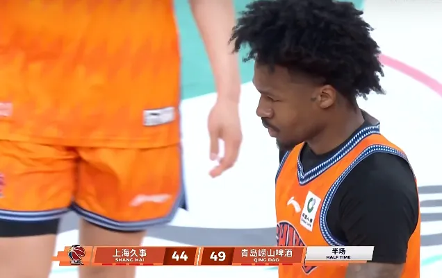 v体育网页版-CBA常规赛：张镇麟8分&amp;amp;段昂君7分，青岛半场49-44领先上海