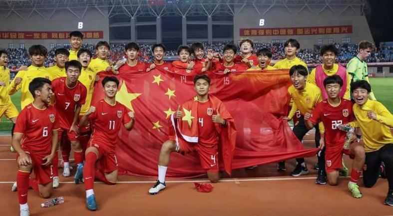 v体育app-真怕黑色3分钟！国少最后阶段踢得太乱了 球迷：日本教练非蠢即坏